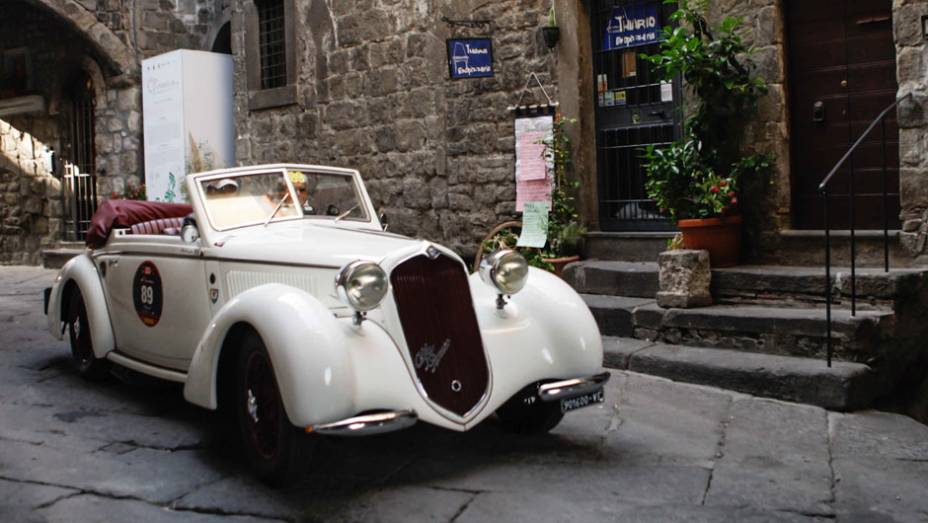 Um raro Alfa Romeo 6C tamb&eacute;m participou da competi&ccedil;&atilde;o