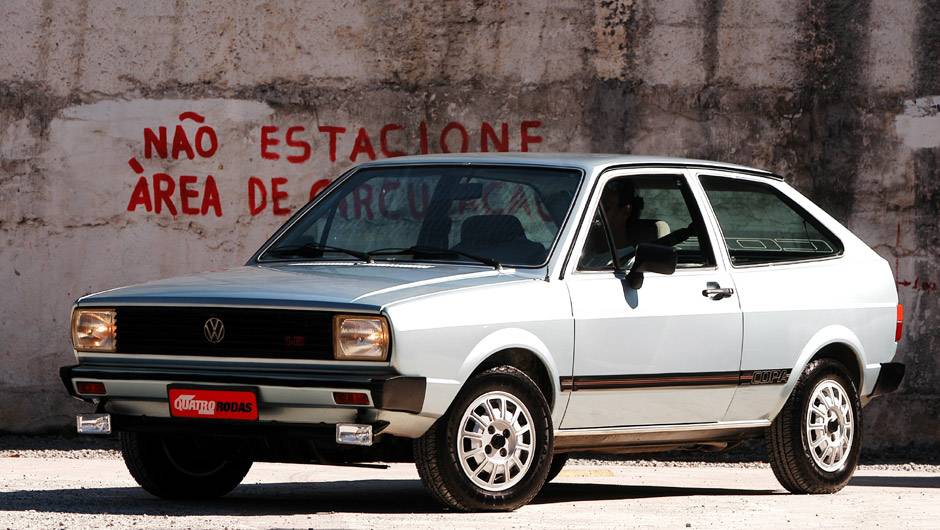 VW Gol Copa (1982): a Seleção Brasileira pode até ter decepcionado parando na Itália, mas esta série do Gol fez bonito com as rodas esportivas e a manopla de câmbio imitando uma bola de futebol VW Gol Copa (1982): a Seleção Brasileira pode até ter decepcionado parando na Itália, mas esta série do Gol fez bonito com as rodas esportivas e a manopla de câmbio imitando uma bola de futebol