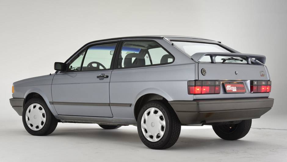 VW Gol Copa (1994): antes da chegada do Gol GII (o popular Bolinha), a marca alemã lançou esta edição, que tinha calotas, aerofólio traseiro e lanternas fumê; no mesmo ano do mundial dos EUA a GM lançou o Monza Club VW Gol Copa (1994): antes da chegada do Gol GII (o popular Bolinha), a marca alemã lançou esta edição, que tinha calotas, aerofólio traseiro e lanternas fumê; no mesmo ano do mundial dos EUA a GM lançou o Monza Club
