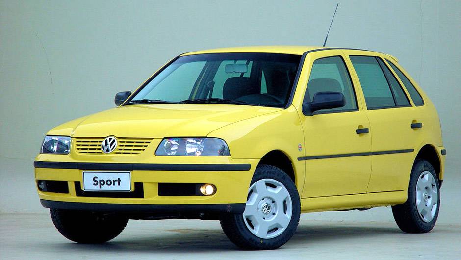 VW Gol Sport (2002): em campo o Brasil fez bonito e trouxe o penta para casa; fora dele, o Gol Sport decepcionava pelo desempenho do motor 1.0 16V, que não condizia com o visual esportivo ressaltado pela marca VW Gol Sport (2002): em campo o Brasil fez bonito e trouxe o penta para casa; fora dele, o Gol Sport decepcionava pelo desempenho do motor 1.0 16V, que não condizia com o visual esportivo ressaltado pela marca