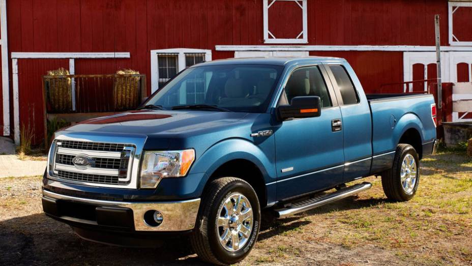 Proprietário pode escolher entre quatro motores | <a href="https://beta-develop.quatrorodas.abril.com.br/noticias/ford-f-150-chega-linha-2013-322561_p.shtml" target="_blank" rel="migration">Leia mais</a>