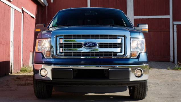 Faróis de xenônio com a tecnologia HID são opcionais | <a href="https://beta-develop.quatrorodas.abril.com.br/noticias/ford-f-150-chega-linha-2013-322561_p.shtml" target="_blank" rel="migration">Leia mais</a> Faróis de xenônio com a tecnologia HID são opcionais | <a href="https://beta-develop.quatrorodas.abril.com.br/noticias/ford-f-150-chega-linha-2013-322561_p.shtml" target="_blank" rel="migration">Leia mais</a>