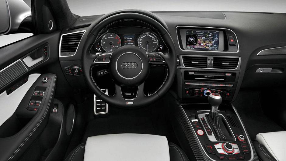 Interior teve poucas mudan&ccedil;as | <a href="https://beta-develop.quatrorodas.abril.com.br/noticias/audi-mostra-sq5-tdi-versao-esportiva-q5-323175_p.shtml" rel="migration">Leia mais</a>