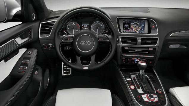 Interior teve poucas mudanças | <a href="https://beta-develop.quatrorodas.abril.com.br/noticias/audi-mostra-sq5-tdi-versao-esportiva-q5-323175_p.shtml" rel="migration">Leia mais</a> Interior teve poucas mudanças | <a href="https://beta-develop.quatrorodas.abril.com.br/noticias/audi-mostra-sq5-tdi-versao-esportiva-q5-323175_p.shtml" rel="migration">Leia mais</a>