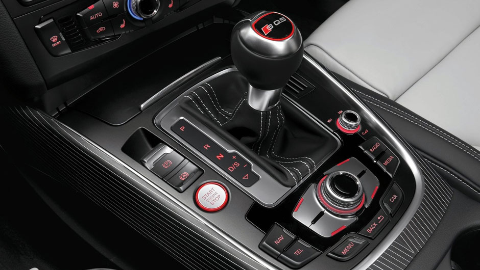 Transmiss&atilde;o &eacute; autom&aacute;tica de oito velocidades | <a href="https://beta-develop.quatrorodas.abril.com.br/noticias/audi-mostra-sq5-tdi-versao-esportiva-q5-323175_p.shtml" rel="migration">Leia mais</a>