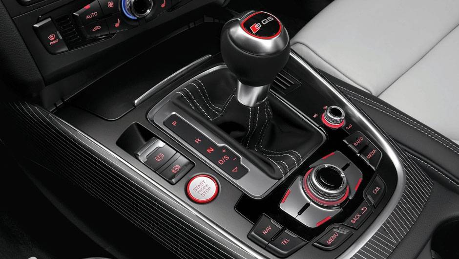 Transmiss&atilde;o &eacute; autom&aacute;tica de oito velocidades | <a href="https://beta-develop.quatrorodas.abril.com.br/noticias/audi-mostra-sq5-tdi-versao-esportiva-q5-323175_p.shtml" rel="migration">Leia mais</a>