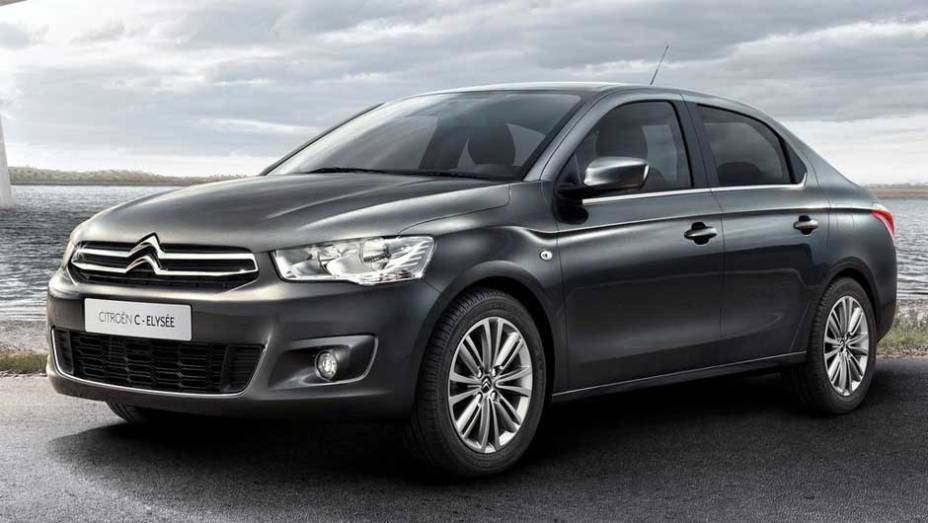 Derivado do Peugeot 301, o C-Elysée foi projetado de olho nos países emergentes | <a href="https://beta-develop.quatrorodas.abril.com.br/noticias/citroen-lanca-sedas-c4-l-c-elysee-323407_p.shtml" rel="migration">Leia mais</a>