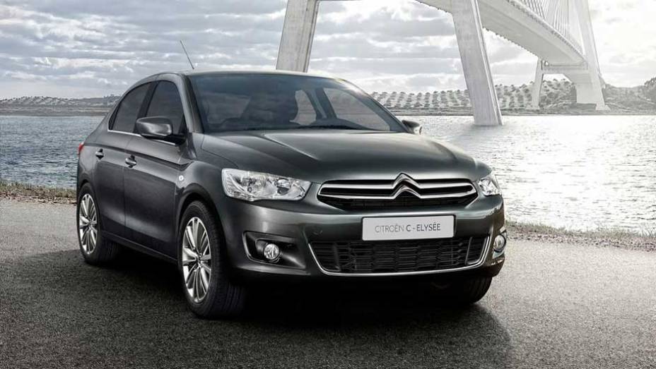 A frente lembra muito o novo C4 | <a href="https://beta-develop.quatrorodas.abril.com.br/noticias/citroen-lanca-sedas-c4-l-c-elysee-323407_p.shtml" rel="migration">Leia mais</a>