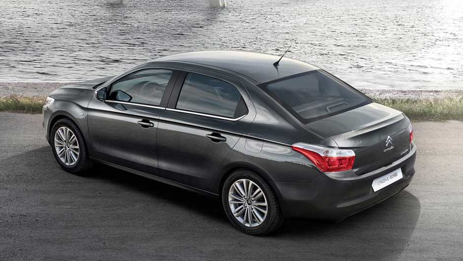 Como acontece com Renault Logan e Nissan Versa, o C-Elys&eacute;e prioriza o espa&ccedil;o interno | <a href="https://beta-develop.quatrorodas.abril.com.br/noticias/citroen-lanca-sedas-c4-l-c-elysee-323407_p.shtml" rel="migration">Leia mais</a>