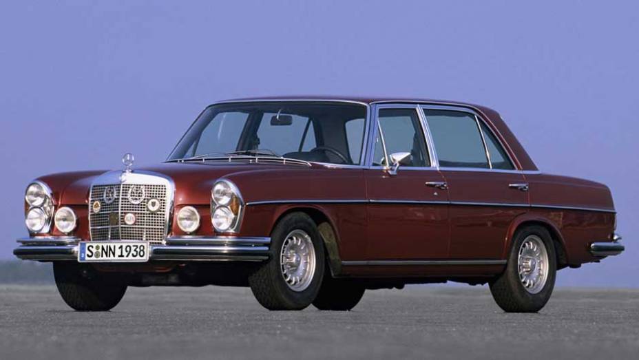 Por trás da aparência pacata, o 300 SEL 6.3 AMG tinha uma usina de força de 250 cv Por trás da aparência pacata, o 300 SEL 6.3 AMG tinha uma usina de força de 250 cv