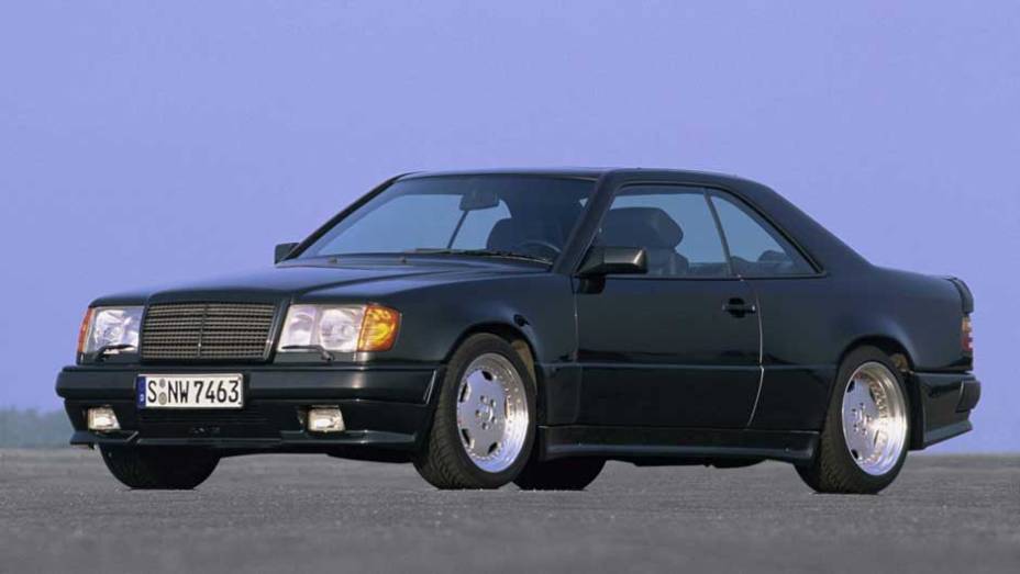 O belo cupê 300 CE 6.3 AMG existiu entre 1986 e 1995 e foi um dos carros mais conhecidos que já passaram pelas mãos da preparadora O belo cupê 300 CE 6.3 AMG existiu entre 1986 e 1995 e foi um dos carros mais conhecidos que já passaram pelas mãos da preparadora