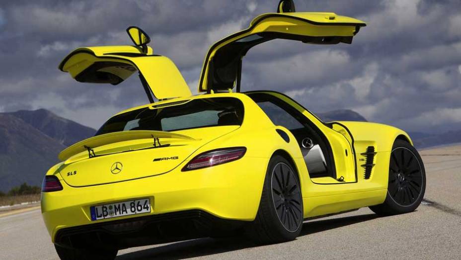 SLS AMG E-Cell: nem o melhor dos esportivos da AMG resistiu &agrave; onda el&eacute;trica; com quatro motores el&eacute;tricos, gera uma pot&ecirc;ncia combinada equivalente a 526 cv