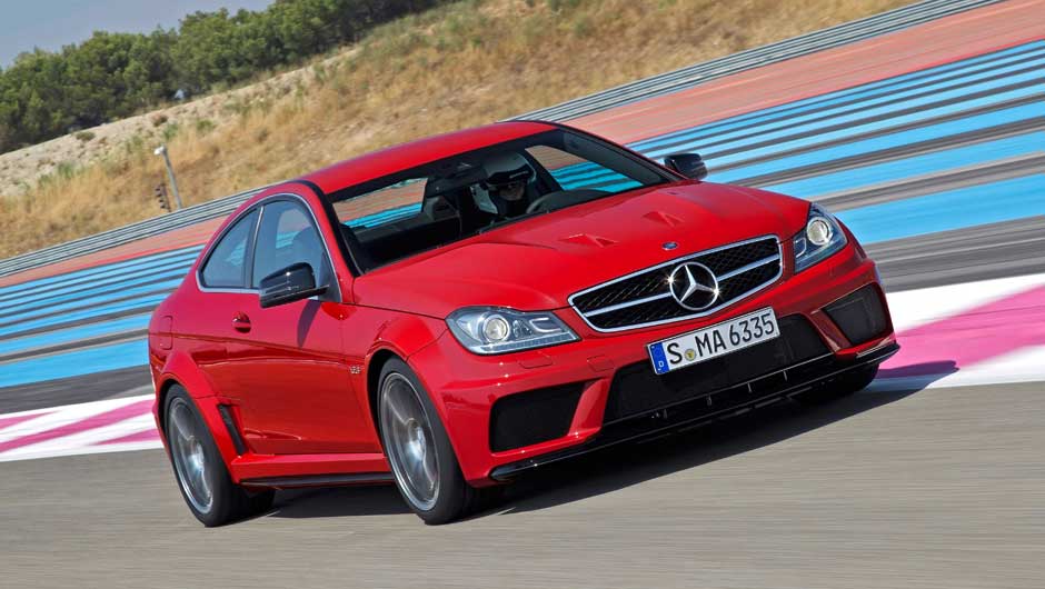 C 63 AMG Black Series: com apenas 800 unidades fabricadas, o cup&ecirc; de 517 cv teve toda sua produ&ccedil;&atilde;o vendida; dez ve&iacute;culos vieram ao Brasil e quase todos j&aacute; tem propriet&aacute;rio