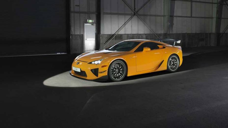 Lexus LFA tem apenas 500 unidades produzidas | <a href="https://beta-develop.quatrorodas.abril.com.br/salao-do-automovel/2012/carros/lexus-lfa-703969.shtml" rel="migration">Leia mais</a>