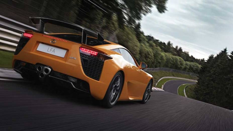 Superesportivo japonês tem carroceria de fibra de carbono e pesa apenas 1.580 kg | <a href="https://beta-develop.quatrorodas.abril.com.br/salao-do-automovel/2012/carros/lexus-lfa-703969.shtml" rel="migration">Leia mais</a> Superesportivo japonês tem carroceria de fibra de carbono e pesa apenas 1.580 kg | <a href="https://beta-develop.quatrorodas.abril.com.br/salao-do-automovel/2012/carros/lexus-lfa-703969.shtml" rel="migration">Leia mais</a>