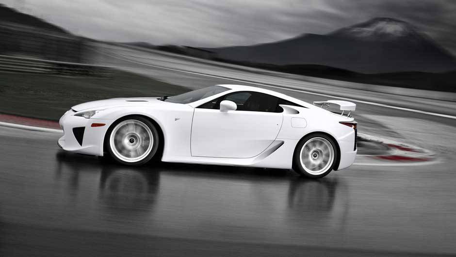 Motor 4.8 V10 produz 560 cavalos de pot&ecirc;ncia e 48,9 kgfm de torque | <a href="https://beta-develop.quatrorodas.abril.com.br/salao-do-automovel/2012/carros/lexus-lfa-703969.shtml" rel="migration">Leia mais</a>