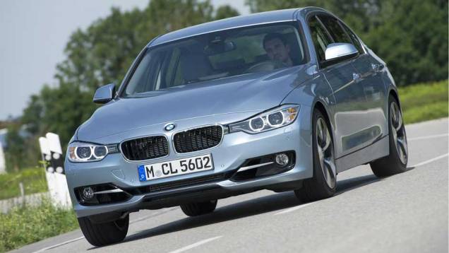 A versão ecológica do Série 3 não é apenas fachada: o ActiveHybrid3 incorpora tecnologias sustentáveis | <a href="https://beta-develop.quatrorodas.abril.com.br/noticias/bmw-lanca-serie-3-activehybrid-reino-unido-324462_p.shtml" target="_blank" rel="migration">Leia mais</a> A versão ecológica do Série 3 não é apenas fachada: o ActiveHybrid3 incorpora tecnologias sustentáveis | <a href="https://beta-develop.quatrorodas.abril.com.br/noticias/bmw-lanca-serie-3-activehybrid-reino-unido-324462_p.shtml" target="_blank" rel="migration">Leia mais</a>