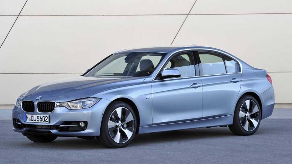 De resto, o estilo é o mesmo da recém-apresentada sexta geração do sedã | <a href="https://beta-develop.quatrorodas.abril.com.br/noticias/bmw-lanca-serie-3-activehybrid-reino-unido-324462_p.shtml" target="_blank" rel="migration">Leia mais</a>