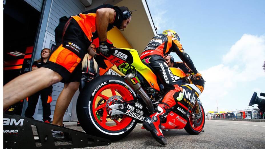Aleix Espargar&oacute; | <a href="https://beta-develop.quatrorodas.abril.com.br/moto/noticias/motogp-sete-vezes-marquez-790790.shtml" rel="migration">Leia mais</a>