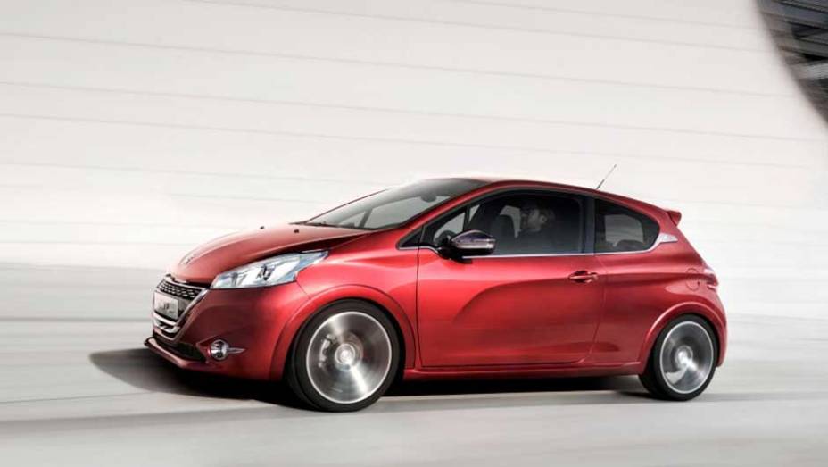 Peugeot confirmou a vers&atilde;o de produ&ccedil;&atilde;o do 208 GTI para o Sal&atilde;o de Paris deste ano. Vers&atilde;o conceitual foi mostrada em Genebra. <a href="https://beta-develop.quatrorodas.abril.com.br/noticias/fabricantes-peugeot-208-gti-sera-mostrado-paris-325335_p.shtml" rel="migration">Leia mais</a>