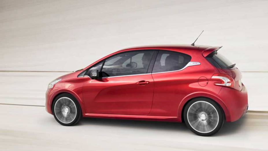 Peugeot confirmou a vers&atilde;o de produ&ccedil;&atilde;o do 208 GTI para o Sal&atilde;o de Paris deste ano. Vers&atilde;o conceitual foi mostrada em Genebra. <a href="https://beta-develop.quatrorodas.abril.com.br/noticias/fabricantes-peugeot-208-gti-sera-mostrado-paris-325335_p.shtml" rel="migration">Leia mais</a>