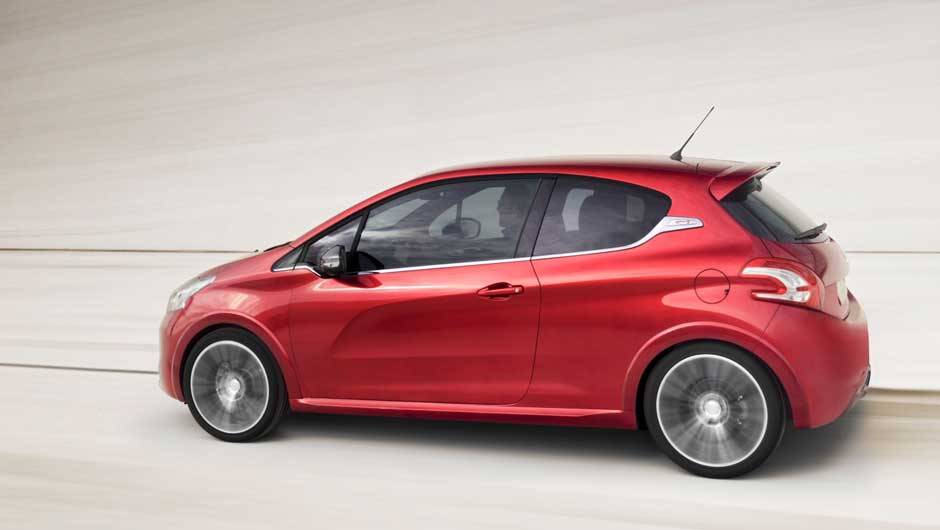 Peugeot confirmou a vers&atilde;o de produ&ccedil;&atilde;o do 208 GTI para o Sal&atilde;o de Paris deste ano. Vers&atilde;o conceitual foi mostrada em Genebra. <a href="https://beta-develop.quatrorodas.abril.com.br/noticias/fabricantes-peugeot-208-gti-sera-mostrado-paris-325335_p.shtml" rel="migration">Leia mais</a>