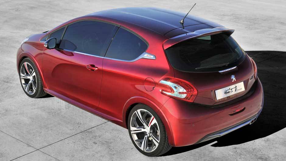 Peugeot confirmou a vers&atilde;o de produ&ccedil;&atilde;o do 208 GTI para o Sal&atilde;o de Paris deste ano. Vers&atilde;o conceitual foi mostrada em Genebra. <a href="https://beta-develop.quatrorodas.abril.com.br/noticias/fabricantes-peugeot-208-gti-sera-mostrado-paris-325335_p.shtml" rel="migration">Leia mais</a>