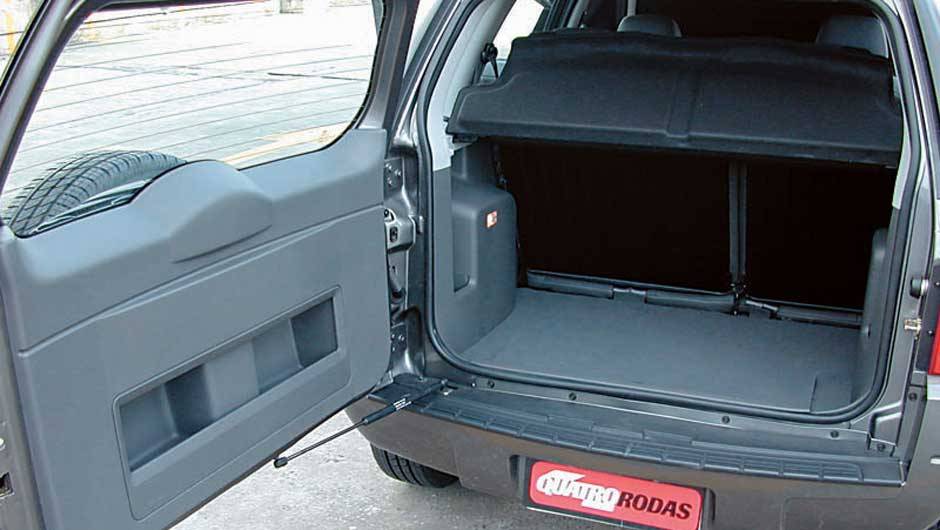A tampa traseira com abertura lateral podia n&atilde;o ser pr&aacute;tica, mas dava ao EcoSport um charme antes restrito aos modelos importados