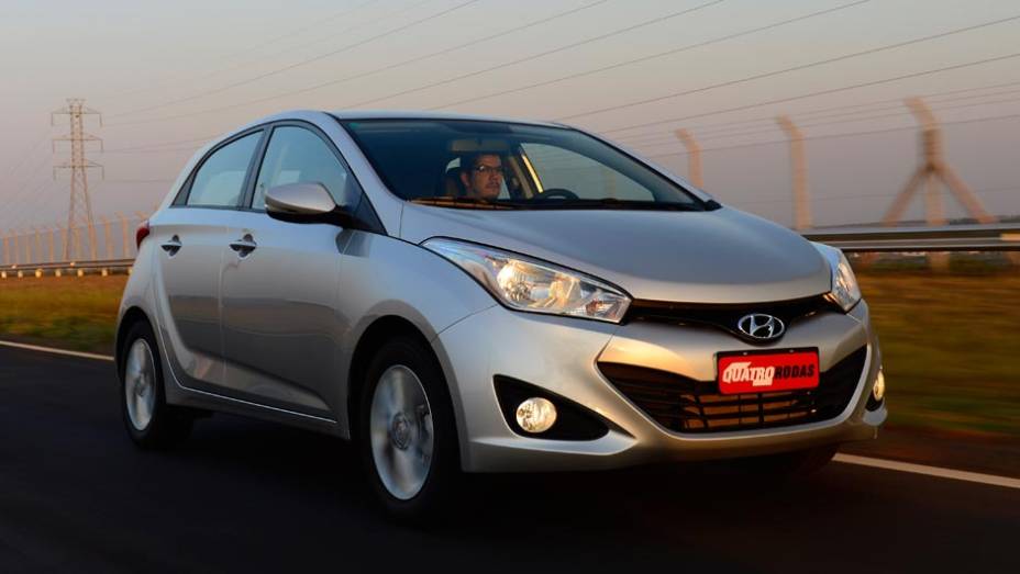 Enfim, o Hyundai HB20 é exibido sem camuflagens | <a href="https://beta-develop.quatrorodas.abril.com.br/noticias/fabricantes/todas-especificacoes-hyundai-hb20-701531.shtml" target="_blank" rel="migration">Confira todas as informações do modelo aqui</a>