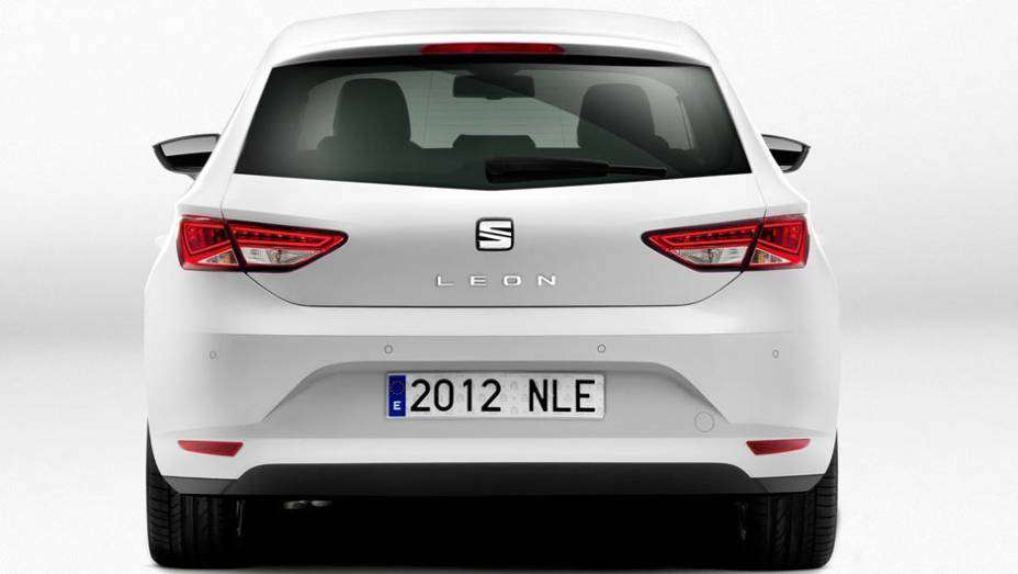 Seu porta-malas ganhou 40 litros de capacidade, totalizando 380 litros. | <a href="%20https://beta-develop.quatrorodas.abril.com.br/saloes/paris/2012/seat-leon-702693.shtml" rel="migration">Leia mais</a>