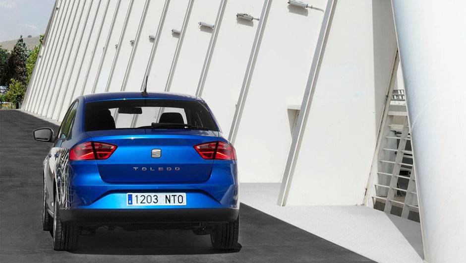 Como opcional, o Toledo ter&aacute; c&acirc;mbio automatizado DSG (de dupla embreagem) de sete marchas. | <a href="%20https://beta-develop.quatrorodas.abril.com.br/saloes/paris/2012/seat-toledo-702696.shtml" rel="migration">Leia mais</a>