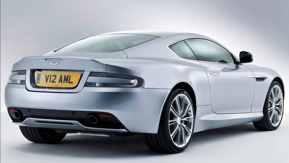 Equipado com motor 5.9 V12 revisado, o DB9 desenvolve uma pot&ecirc;ncia de 470 cavalos. | <a href="%20https://beta-develop.quatrorodas.abril.com.br/saloes/paris/2012/aston-martin-db9-703323.shtml" rel="migration">Leia mais</a>