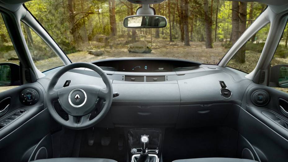 A outra possibilidade de propulsor &eacute; 2.0 a gasolina, com consumo estimado em 8,5 litros a cada 100 km. | <a href="%20https://beta-develop.quatrorodas.abril.com.br/saloes/paris/2012/renault-espace-703296.shtml" rel="migration">Leia mais</a>