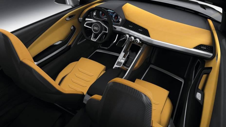 Interior possui detalhes em fibra de carbono | <a href="https://beta-develop.quatrorodas.abril.com.br/saloes/paris/2012/audi-crosslane-coupe-concept-703457.shtml" rel="migration">Leia mais</a>