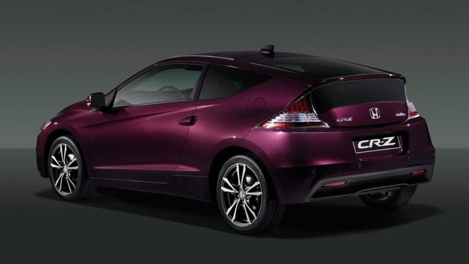 Traseira também ganhou novas lanternas | <a href="https://beta-develop.quatrorodas.abril.com.br/saloes/paris/2012/honda-cr-z-703324.shtml" rel="migration">Leia mais</a>