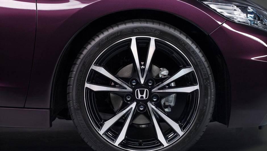 As rodas do novo CR-Z s&atilde;o de liga-leve, de 17 polegadas | <a href="https://beta-develop.quatrorodas.abril.com.br/saloes/paris/2012/honda-cr-z-703324.shtml" rel="migration">Leia mais</a>