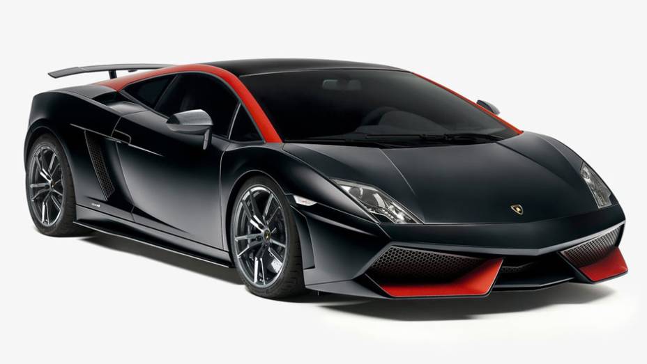 Nova versão é focada em desempenho | <a href="https://beta-develop.quatrorodas.abril.com.br/saloes/paris/2012/lamborghini-gallardo-lp-570-4-edizione-tecnica-703486.shtml" rel="migration">Leia mais</a>