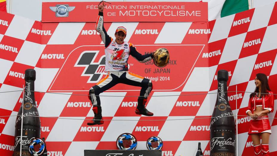 Marc Márquez conquistou o segundo título na categoria mais importante da motovelocidade | <a href="https://beta-develop.quatrorodas.abril.com.br/moto/noticias/ultrapassagem-final-bicampeonato-marc-marquez-805642.shtml" rel="migration">Leia mais</a>