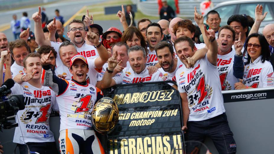 M&aacute;rquez terminou em segundo e foi bicampe&atilde;o. | <a href="https://beta-develop.quatrorodas.abril.com.br/moto/noticias/ultrapassagem-final-bicampeonato-marc-marquez-805642.shtml" rel="migration">Leia mais</a>
