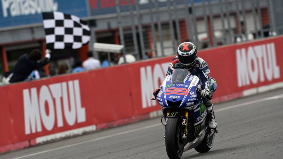 Jorge Lorenzo venceu a segunda corrida consecutiva. | <a href="https://beta-develop.quatrorodas.abril.com.br/moto/noticias/ultrapassagem-final-bicampeonato-marc-marquez-805642.shtml" rel="migration">Leia mais</a>