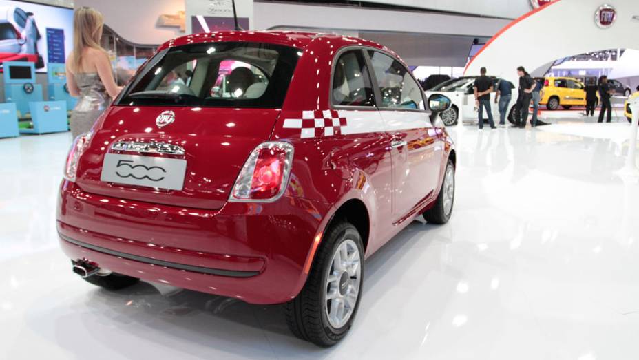 Ar-condicionado digital tamb&eacute;m equipa o modelo <a href="https://beta-develop.quatrorodas.abril.com.br/salao-do-automovel/2012/carros/500-704044.shtml" rel="migration">Leia mais</a>