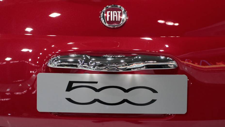 500 C é oferecido na cor vermelha <a href="https://beta-develop.quatrorodas.abril.com.br/salao-do-automovel/2012/carros/500-704044.shtml" rel="migration">Leia mais</a>