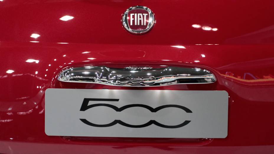 500 C &eacute; oferecido na cor vermelha <a href="https://beta-develop.quatrorodas.abril.com.br/salao-do-automovel/2012/carros/500-704044.shtml" rel="migration">Leia mais</a>