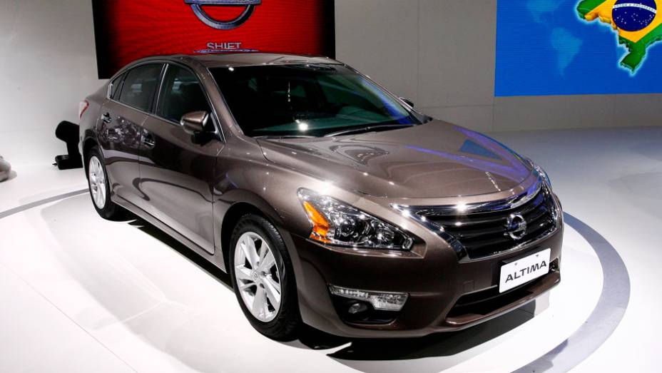 O Altima tem motor 2.5 de 182 cv de pot&ecirc;ncia