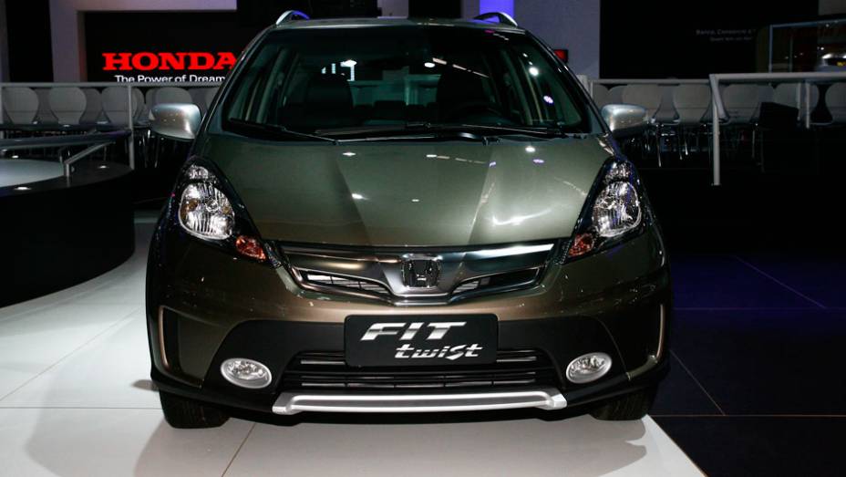 Far&oacute;is ganharam m&aacute;scara negra - <a href="https://beta-develop.quatrorodas.abril.com.br/salao-do-automovel/2012/carros/honda-fit-twist-708885.shtml" rel="migration">Leia mais</a>