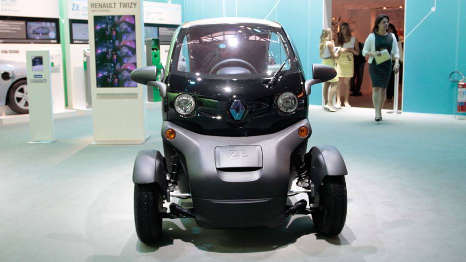 O Twizy tem autonomia para rodar até 100 km <a href="https://beta-develop.quatrorodas.abril.com.br/salao-do-automovel/2012/carros/twizy-703944.shtml" rel="migration">Leia mais</a>