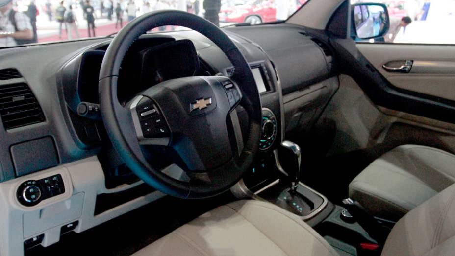 A tela LCD &eacute; opcional | <a href="https://beta-develop.quatrorodas.abril.com.br/salao-do-automovel/2012/carros/s10-grand-blazer-704027.shtml" rel="migration">Leia mais</a>