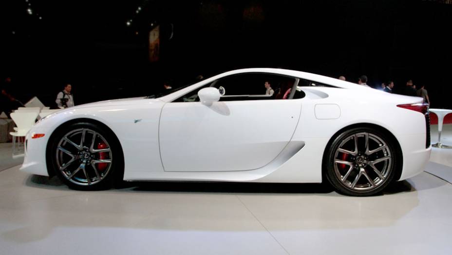 Unidade brasileira será entregue somente no primeiro trimestre de 2013 <a href="https://beta-develop.quatrorodas.abril.com.br/salao-do-automovel/2012/carros/lexus-lfa-703969.shtml" rel="migration">Leia mais</a>