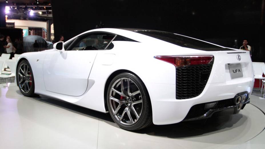 Esportivo &eacute; movido por um V10 4.8 aspirado de 560 cv <a href="https://beta-develop.quatrorodas.abril.com.br/salao-do-automovel/2012/carros/lexus-lfa-703969.shtml" rel="migration">Leia mais</a>