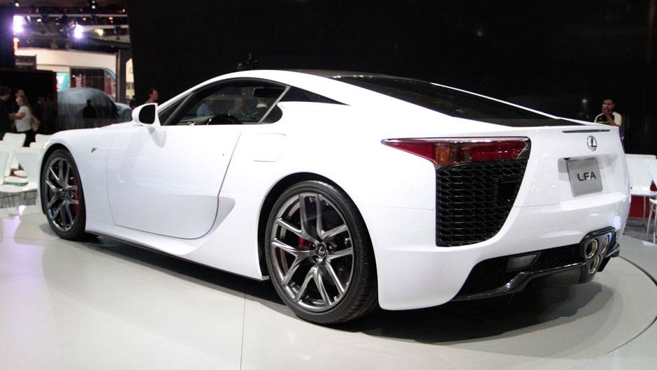 Esportivo é movido por um V10 4.8 aspirado de 560 cv <a href="https://beta-develop.quatrorodas.abril.com.br/salao-do-automovel/2012/carros/lexus-lfa-703969.shtml" rel="migration">Leia mais</a> Esportivo é movido por um V10 4.8 aspirado de 560 cv <a href="https://beta-develop.quatrorodas.abril.com.br/salao-do-automovel/2012/carros/lexus-lfa-703969.shtml" rel="migration">Leia mais</a>